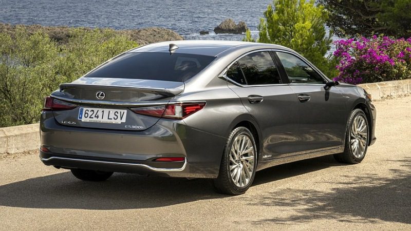 Обновлённый Lexus ES: первые изображения Обновленный Lexus ES: первое изображение