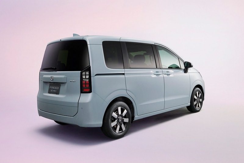Новый компактвэн Honda Freed выходит на рынок: более солидный дизайн и кросс-версия Выпущен новый компактвэн Honda Freed: более солидный дизайн и кроссоверная версия
