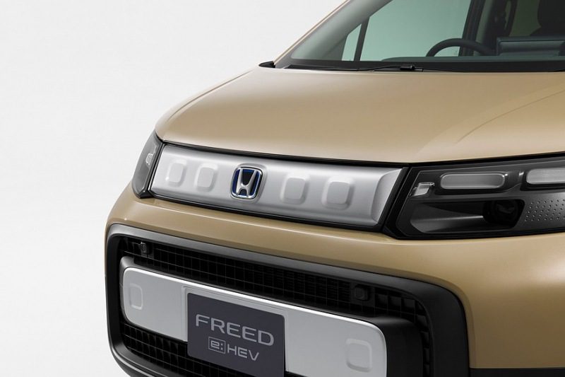 Новый компактвэн Honda Freed выходит на рынок: более солидный дизайн и кросс-версия Выпущен новый компактвэн Honda Freed: более солидный дизайн и кроссоверная версия