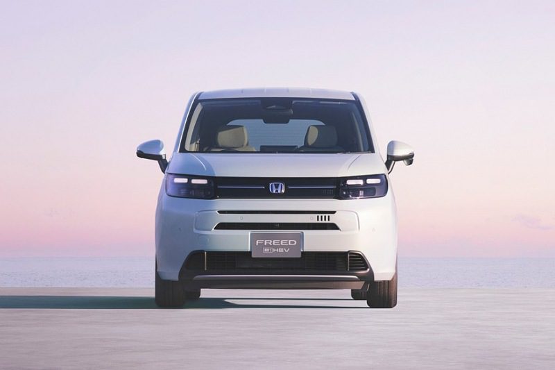 Новый компактвэн Honda Freed выходит на рынок: более солидный дизайн и кросс-версия Выпущен новый компактвэн Honda Freed: более солидный дизайн и кроссоверная версия