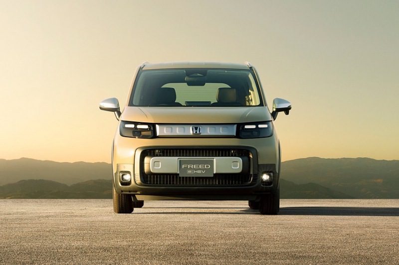 Новый компактвэн Honda Freed выходит на рынок: более солидный дизайн и кросс-версия Выпущен новый компактвэн Honda Freed: более солидный дизайн и кроссоверная версия