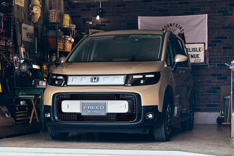 Новый компактвэн Honda Freed выходит на рынок: более солидный дизайн и кросс-версия Выпущен новый компактвэн Honda Freed: более солидный дизайн и кроссоверная версия