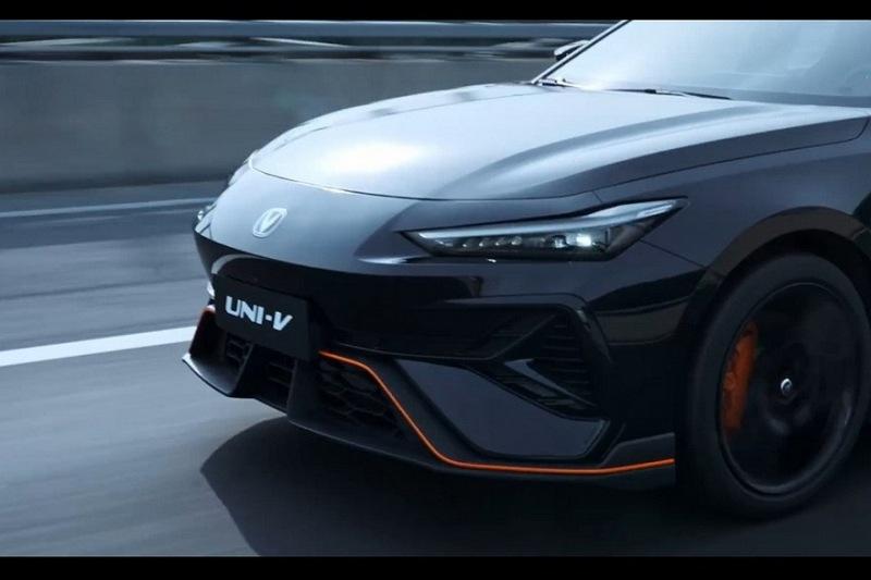 Changan Uni-V с новым дизайном готовится к старту продаж Changan Uni-V представлен с новым дизайном