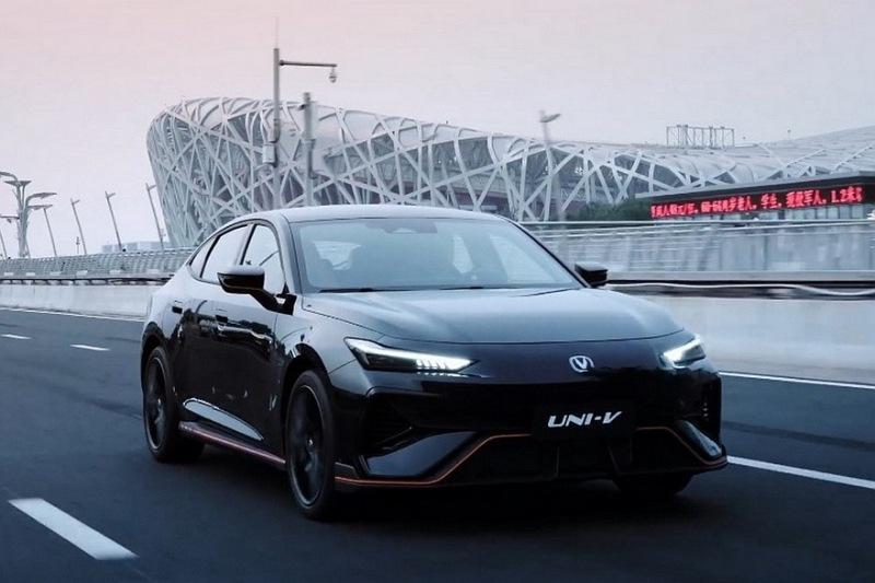 Changan Uni-V с новым дизайном готовится к старту продаж Changan Uni-V представлен с новым дизайном