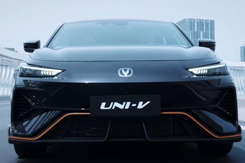 Changan Uni-V с новым дизайном готовится к старту продаж Changan Uni-V представлен с новым дизайном