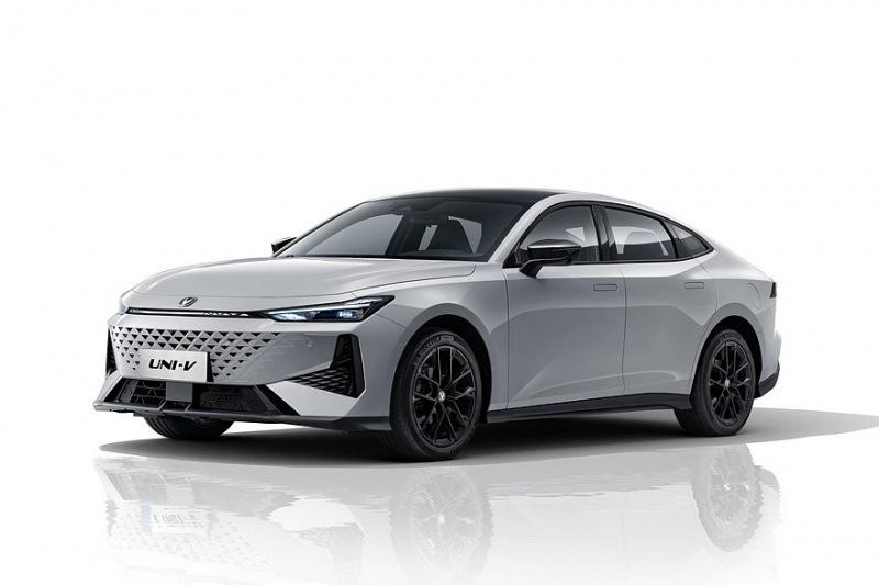 Changan Uni-V с новым дизайном готовится к старту продаж Changan Uni-V представлен с новым дизайном