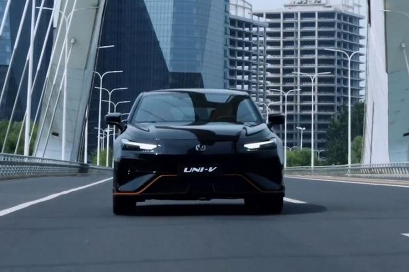 Changan Uni-V с новым дизайном готовится к старту продаж Changan Uni-V представлен с новым дизайном