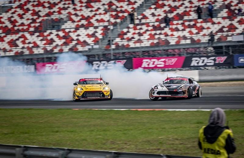 Четыре топливных насоса для 1646 лошадиных сил: тюнинг Dodge Viper SRT для RDS GP Dodge Viper SRT модифицированная версия, мощность 1646 лошадиных сил, четыре топливных насоса