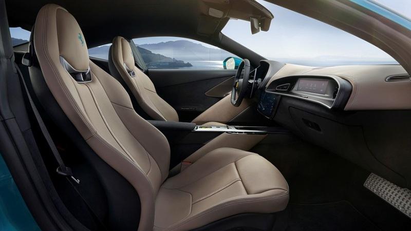 Ferrari Amalfi пришёл на смену модели Roma: тот же профиль, но с массой новых деталей Ferrari Amalfi заменяет Roma: тот же экстерьер, но со множеством новых деталей