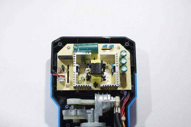 «С 12-ти, потом 220!»: Обзор необычного автомобильного компрессора Neoline DELA-X