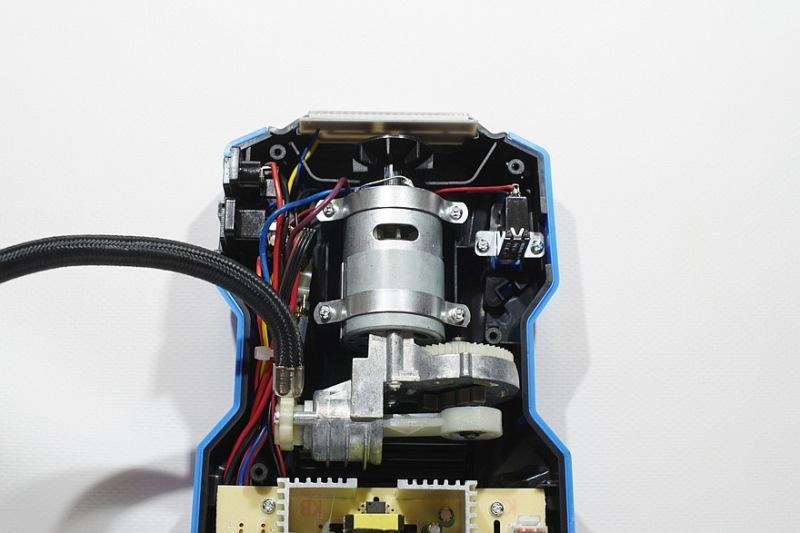 «С 12-ти, потом 220!»: Обзор необычного автомобильного компрессора Neoline DELA-X