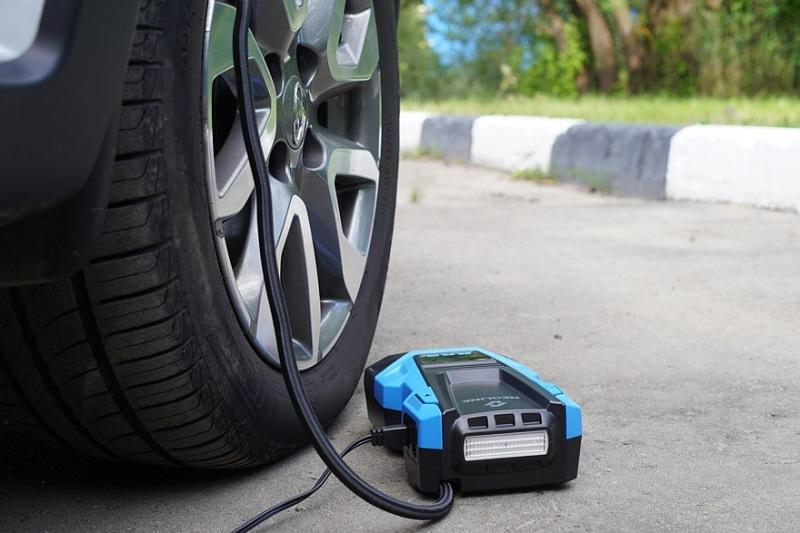 «С 12-ти, потом 220!»: Обзор необычного автомобильного компрессора Neoline DELA-X