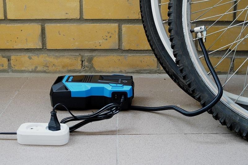 «С 12-ти, потом 220!»: Обзор необычного автомобильного компрессора Neoline DELA-X