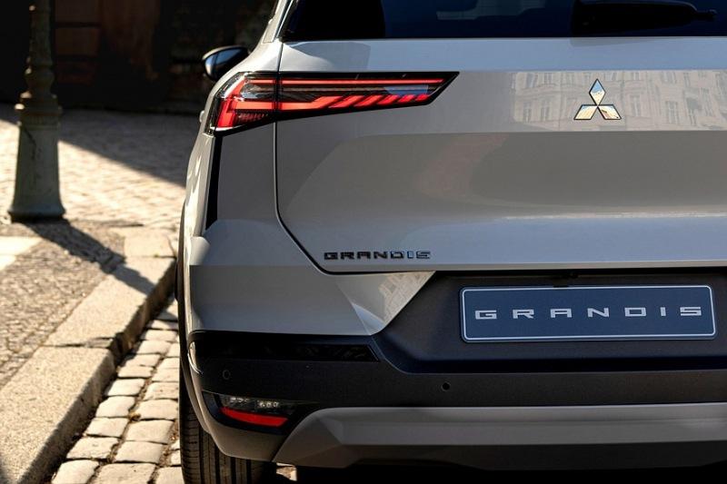 Новый Mitsubishi Grandis: вместо минивэна — ещё один клон паркетника Renault Новый Mitsubishi Grandis: не минивэн, а очередной клон внедорожника Renault