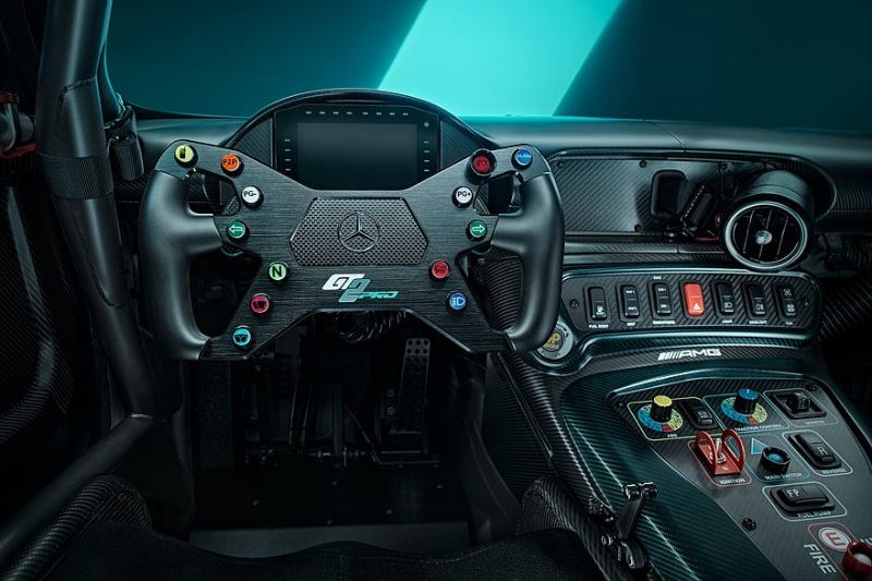 Mercedes-AMG GT2 Pro: гусеничное купе с «волшебной» кнопкой, повышающей мощность