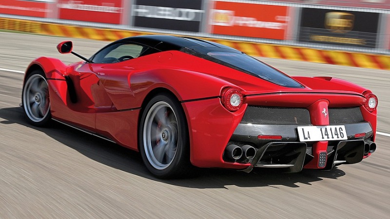 Новый гиперкар Ferrari: первые изображения
