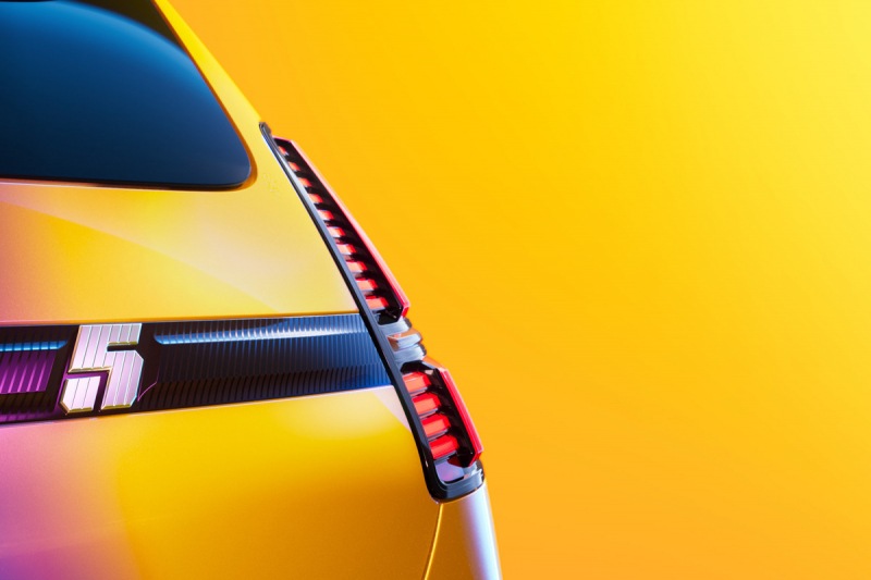 Серийный хэтчбек Renault 5 появился в тизерах. Новинка дебютирует на Женевском автосалоне