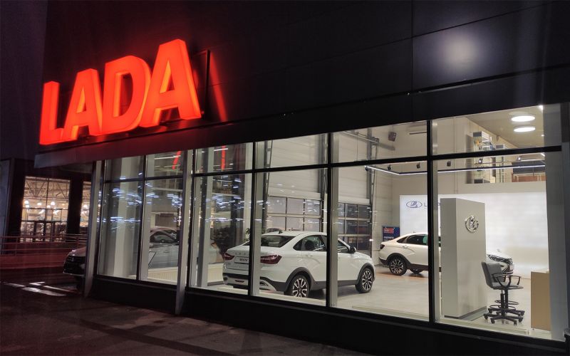 Дилеры лишились базовой Lada Vesta. За какую сумму можно купить модель сейчас