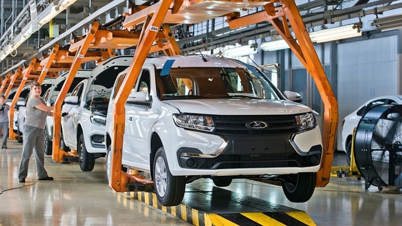 АВТОВАЗ установил сроки возобновления производства Lada Largus