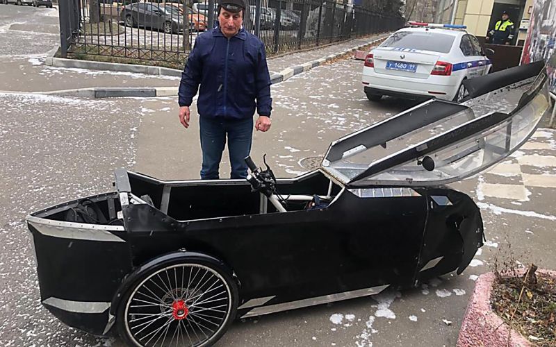 Владельца самодельного трехколесного велосипеда оштрафовали за езду по центру Москвы