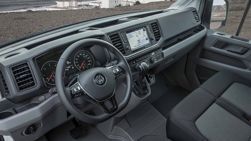 Volkswagen готовит обновленный Crafter: фургон получит обновленный салон