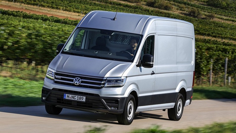 Volkswagen готовит обновленный Crafter: фургон получит обновленный салон