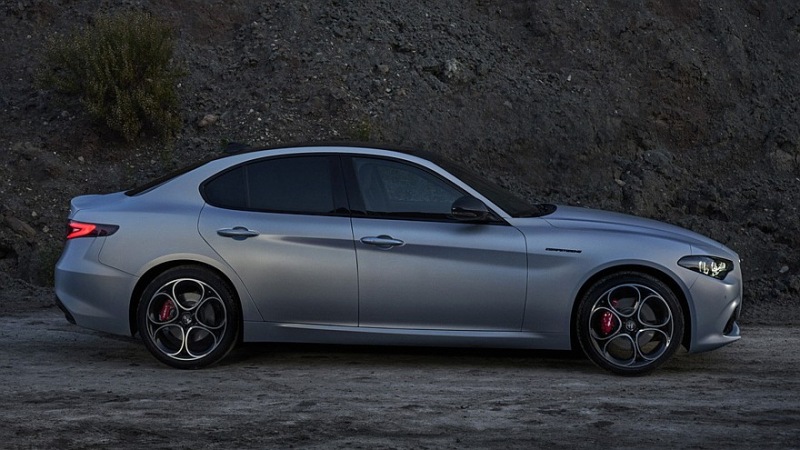 Alfa Romeo не перейдет полностью на внедорожники, планируются спорткары, а Giulia останется седаном