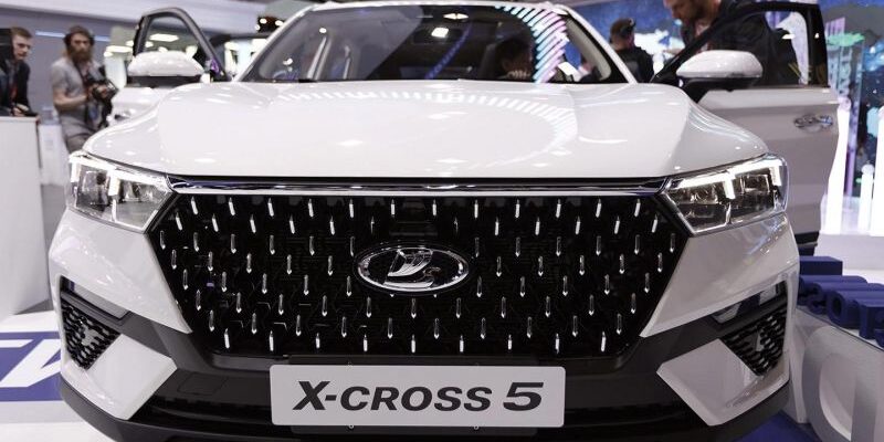 АвтоВАЗ назвал причину исчезновения Lada X-Cross 5 c официального сайта