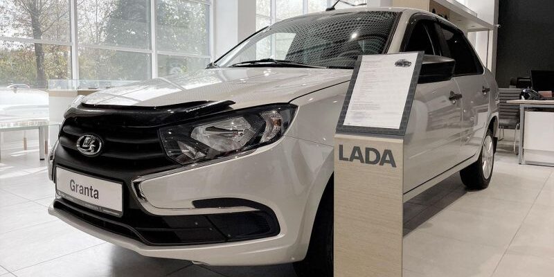 АвтоВАЗ объявил кампанию по проверке табличек у Lada Granta