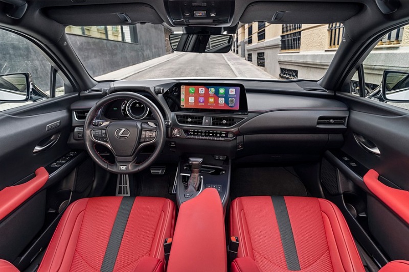 Кроссовер Lexus UX привезли в 2024 модельном году: более мощная версия 300h и что-то еще