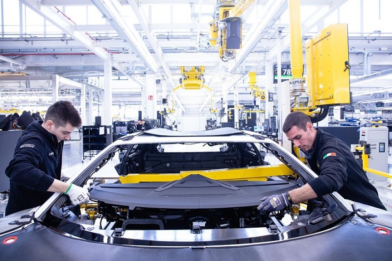 Lamborghini первой в отрасли ввела 4-дневную рабочую неделю. И увеличивайте бонусы!