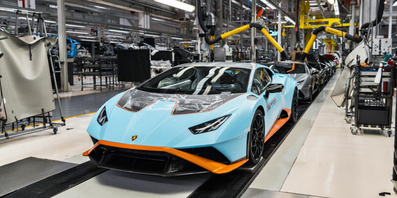 Lamborghini первой в отрасли вводит 4-дневную рабочую неделю. И повышает премии!
