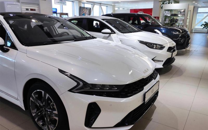 Продажи легковых автомобилей в России в 2023 году превысили 1 миллион