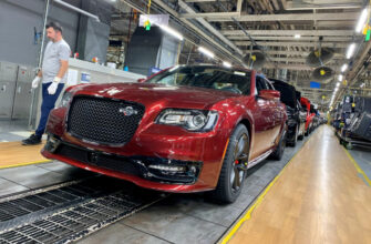Stellantis прощается с седаном Chrysler 300: топ-версия С уже снята с производства
