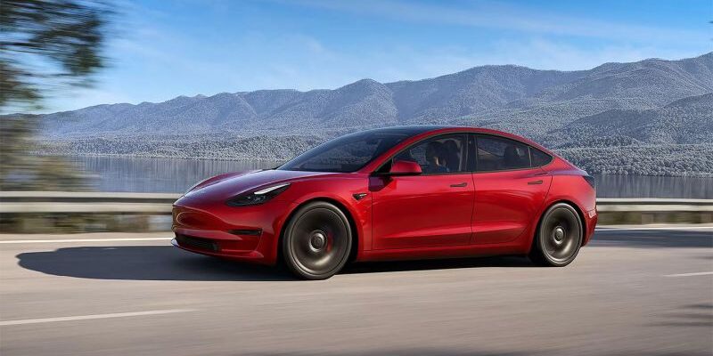 Tesla отзовет более 2 млн электромобилей из-за проблем с автопилотом