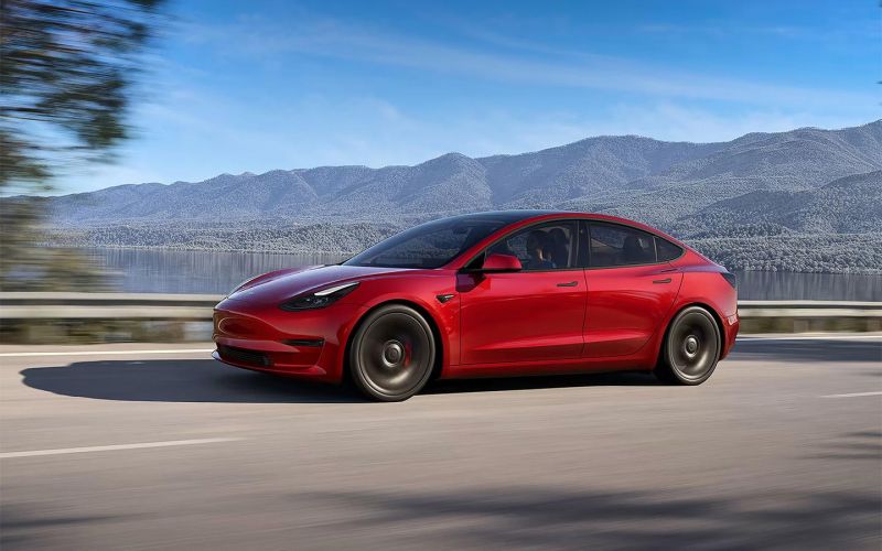 Tesla отзовет более 2 миллионов электромобилей из-за проблем с автопилотом