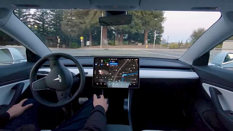 Tesla отзовет более 2 миллионов автомобилей, чтобы заставить водителей следить за автопилотом