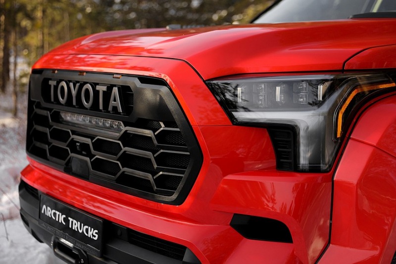 Внедорожник Toyota Sequoia представлен в России в жесткой версии от Arctic Trucks