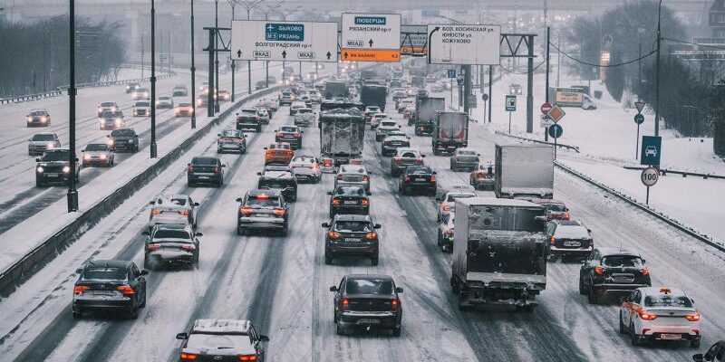 Водителей предупредили о 9-балльных пробках в Москве из-за снегопада