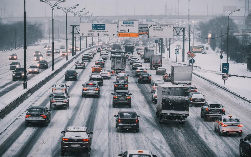 Водителей предупредили о 9-балльных пробках в Москве из-за снегопада