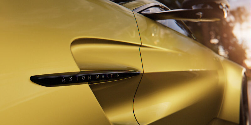 Aston Martin дразнит тизером нового Vantage перед скорой премьерой