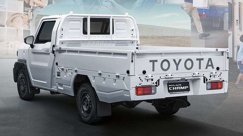 Толстый госслужащий: Toyota Hilux Champ в стиле Arctic Trucks