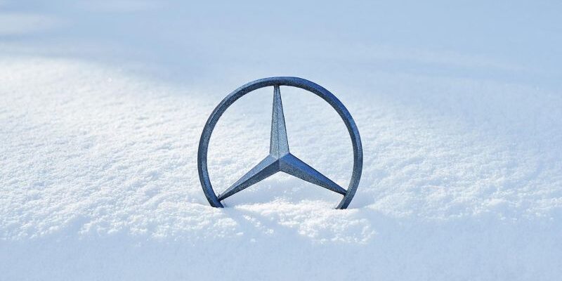 На бывшем заводе Mercedes обнаружены первые иномарки. Что там происходит