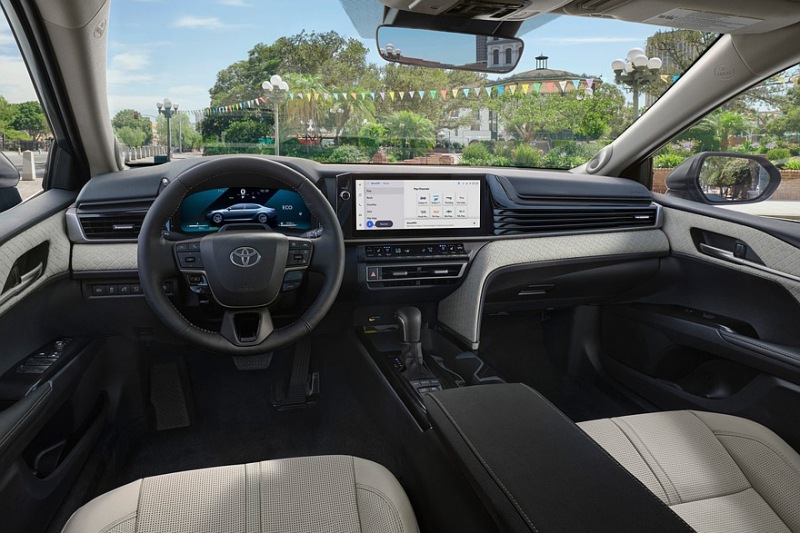 Новая Toyota Camry: много версий, дешевле предыдущего седана