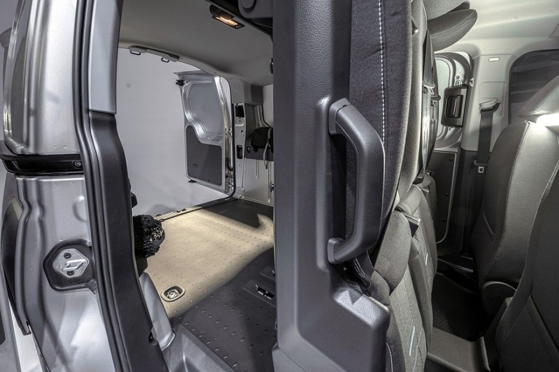 Новый Ford Transit Connect: сдвижные внутренние стенки, полный привод, версия PHEV