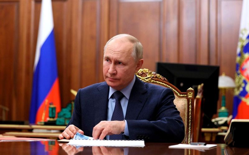 Путин выступил против идеи разрешить покупку автомобиля за материнский капитал