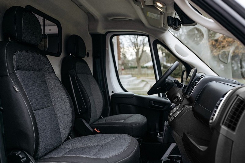 Ram ProMaster EV рассекречен: фургон будет конкурировать за клиентов с Ford E-Transit