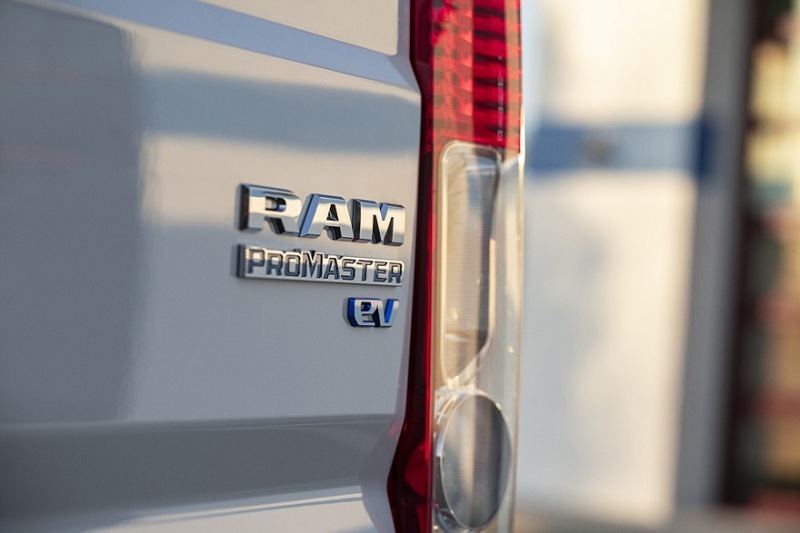 Ram ProMaster EV рассекречен: фургон будет конкурировать за клиентов с Ford E-Transit