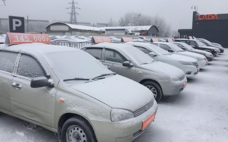 Российский рынок подержанных автомобилей падает второй месяц подряд