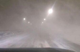 Сильный снегопад парализовал движение на участке федеральной трассы М-12
